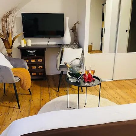 בית אירוח Belle Au Fil De L'eau D'hote Salon Et Cuisine Partages *