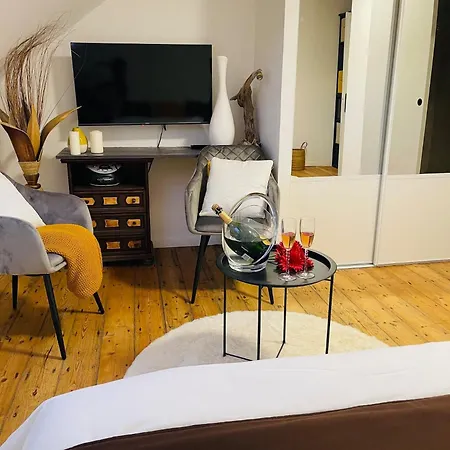 Belle Au Fil De L'eau D'hote Salon Et Cuisine Partages בית אירוח דואי
